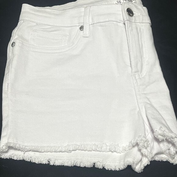 White Shorts, Venus, Size 6, cut-off, (98% cotton, 2% elastane) - Picture 8 of 9